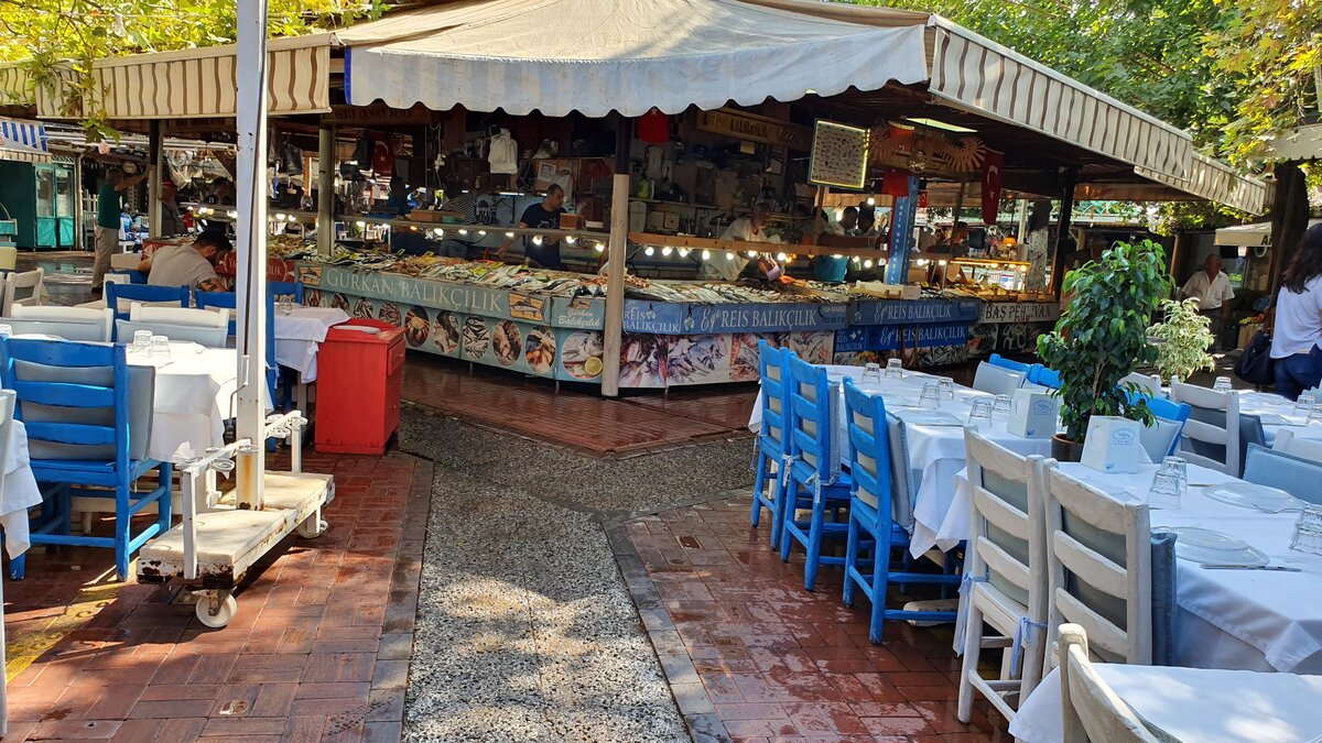 Fethiye Balık Hali: Hem Gezilecek Yer Hem Lezzet Durağı, Taptaze Deniz Ürünleri ve Canlı Akşamlar